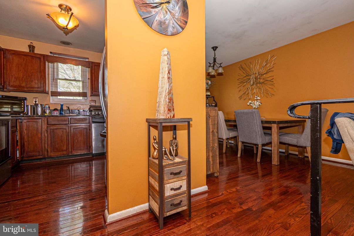 Chandelier, Dining room, Interior, Kitchen, Wood Texture Flooring