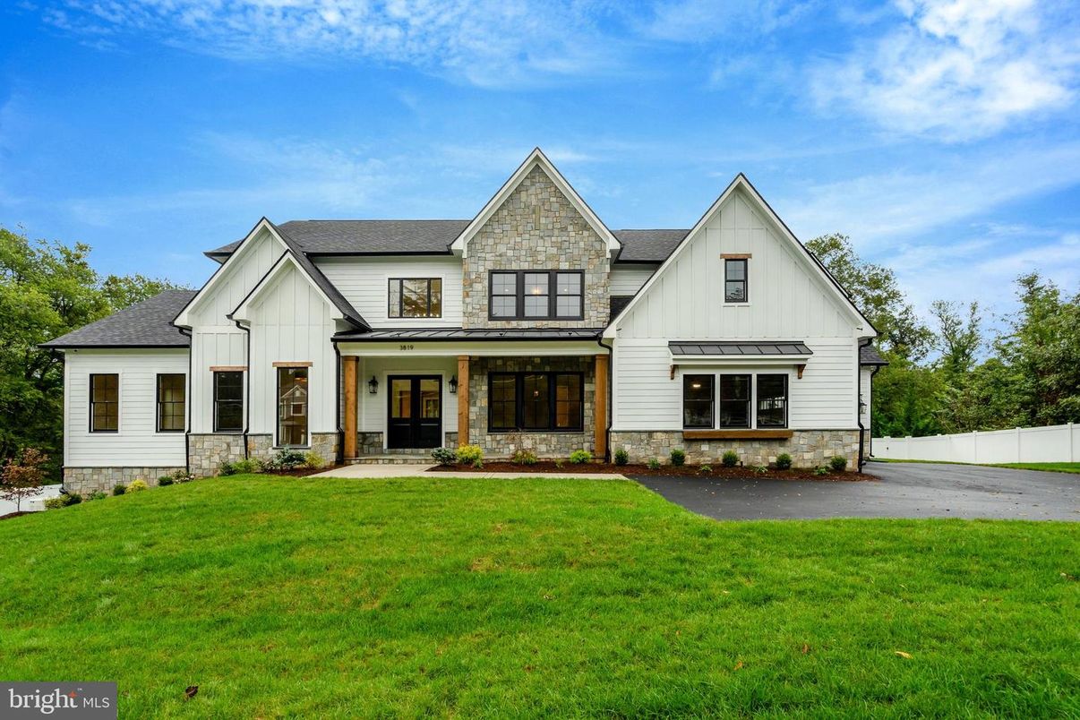 Exterior, Facade, Farmhouse