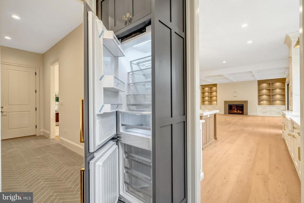 Fireplace, Interior, Kitchen, Recessed Lighting, Wood Texture Flooring