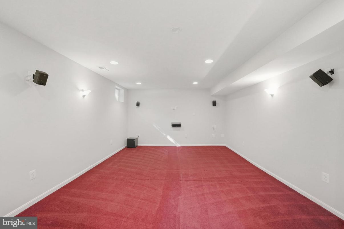 Empty room, Interior, Recessed Lighting