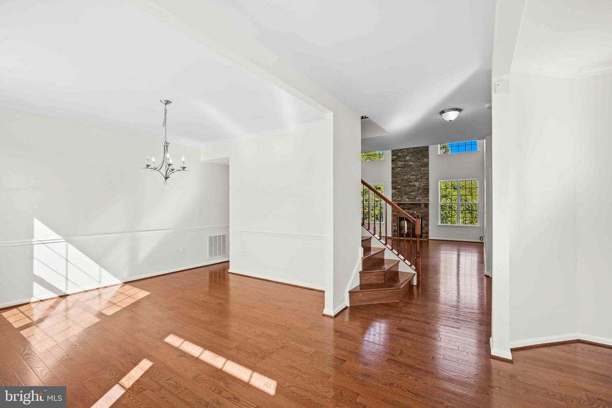 Chandelier, Empty room, Interior, Wood Texture Flooring