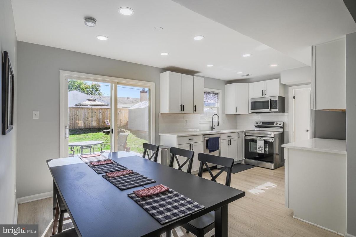 Dining room, Interior, Kitchen, Recessed Lighting, Stainless Steel Appliances, Wood Texture Flooring