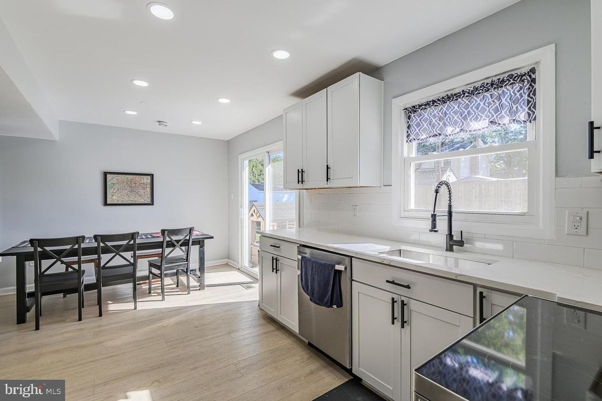 Dining room, Interior, Kitchen, Recessed Lighting, Wood Texture Flooring