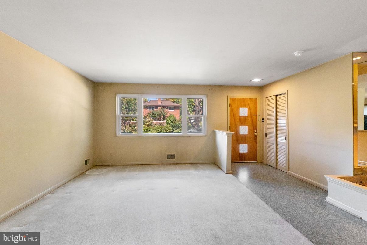 Empty room, Interior, Recessed Lighting