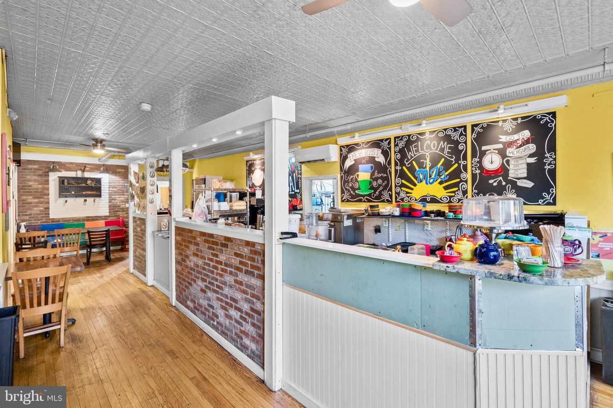Dining room, Interior, Recessed Lighting, Stone Walls, Wood Texture Flooring