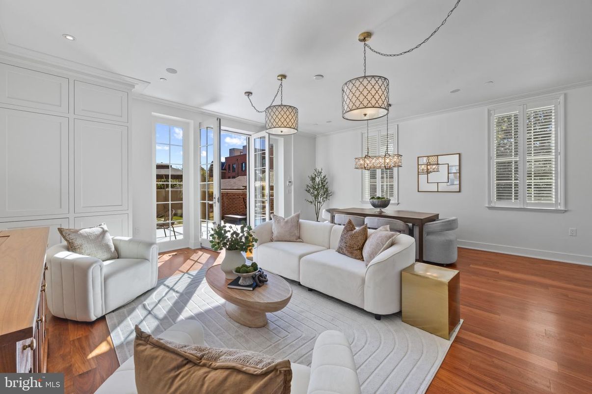 Dining room, Interior, Living room, Pendant Lights, Recessed Lighting, Wood Texture Flooring