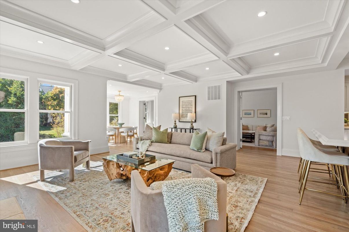 Dining room, Interior, Living room, Recessed Lighting, Wood Texture Flooring