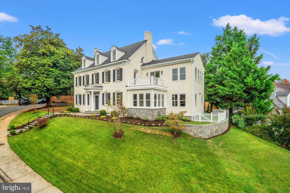 Backyard, Exterior, Facade, Georgian