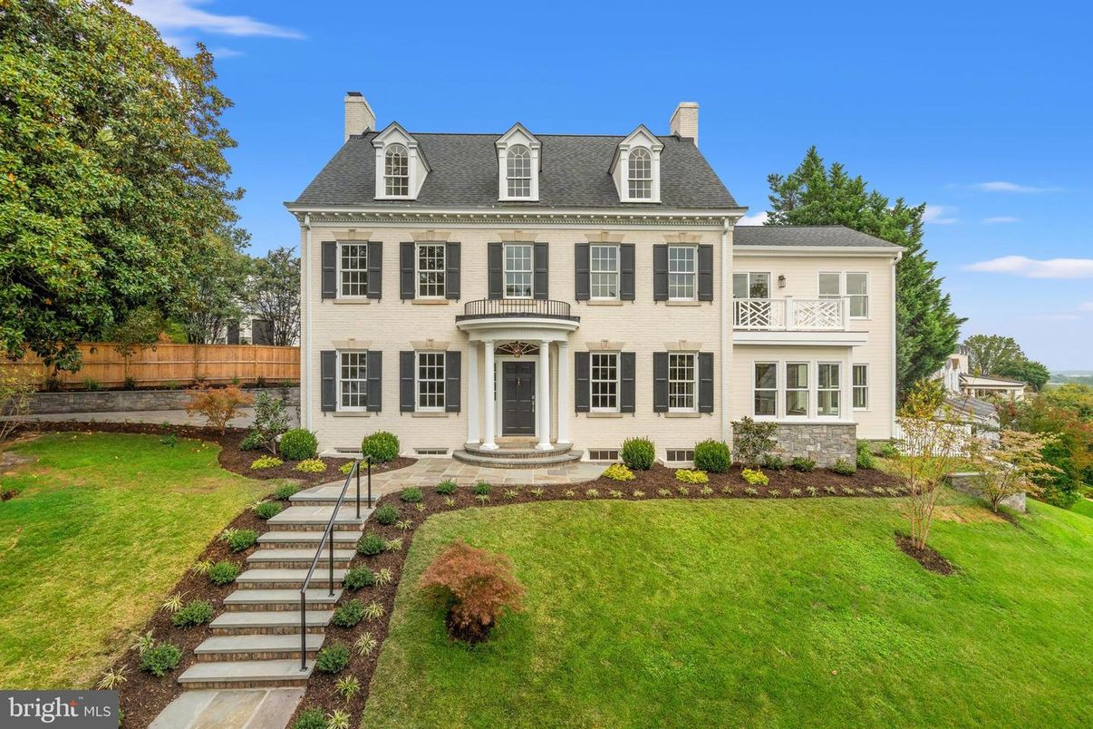 Backyard, Exterior, Facade, Georgian