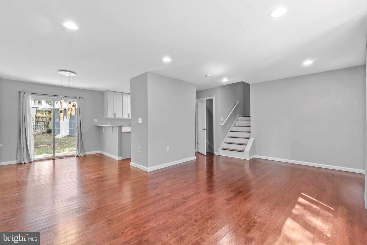 Empty room, Interior, Pendant Lights, Recessed Lighting, Wood Texture Flooring