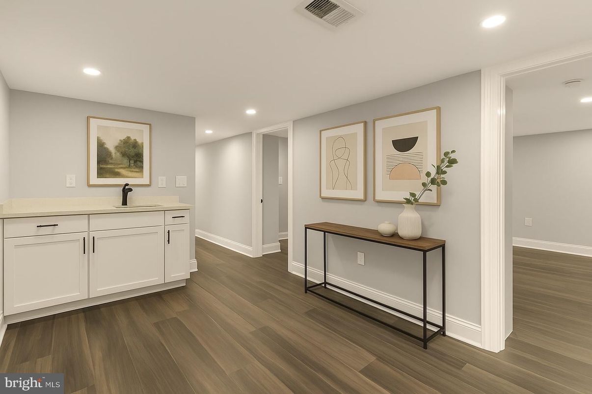 Interior, Recessed Lighting, Wood Texture Flooring