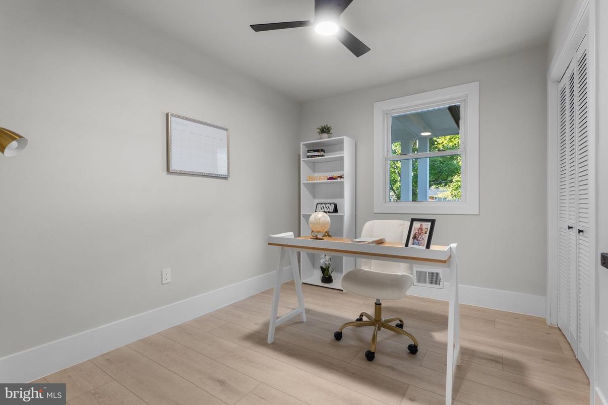 Home Office, Interior, Recessed Lighting, Wood Texture Flooring