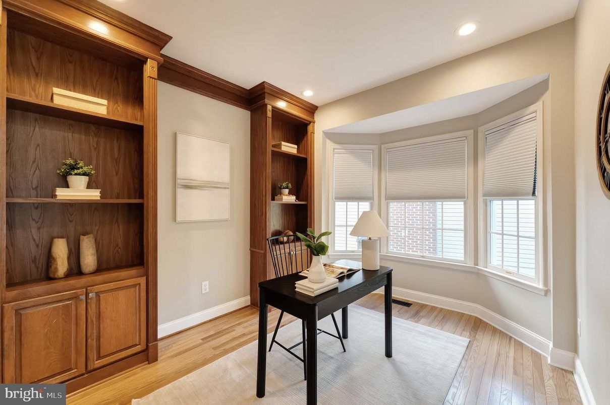 Home Office, Interior, Recessed Lighting, Wood Texture Flooring