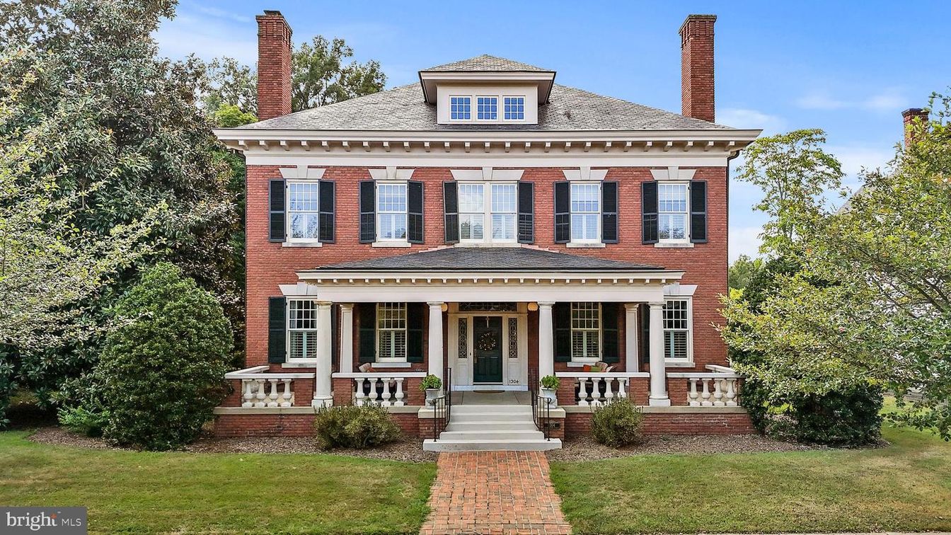 Exterior, Facade, Georgian