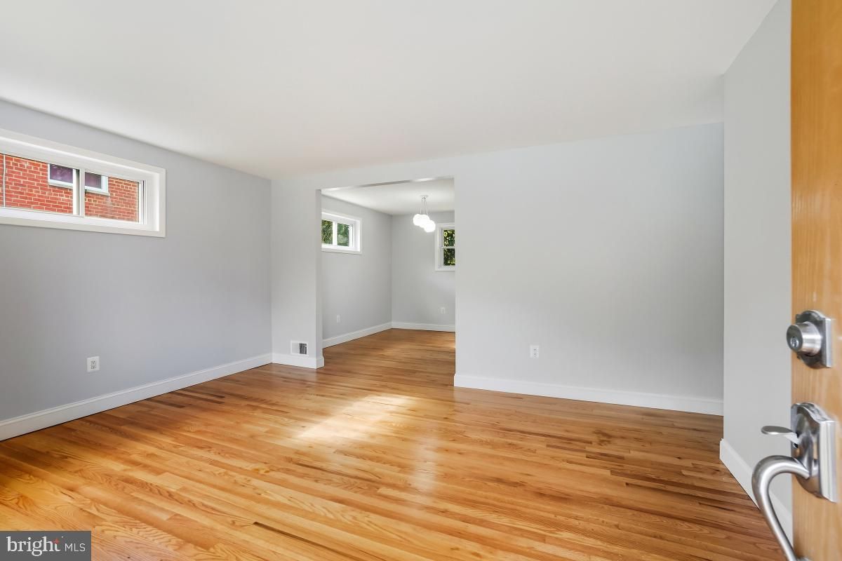 Empty room, Interior, Pendant Lights, Wood Texture Flooring
