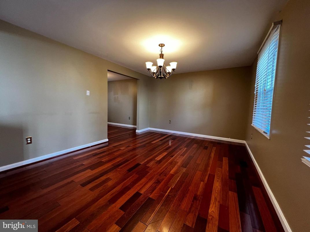 Chandelier, Empty room, Interior, Wood Texture Flooring