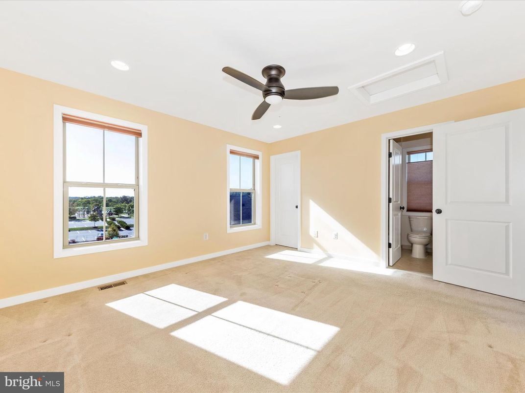 Bathroom, Empty room, Interior, Recessed Lighting