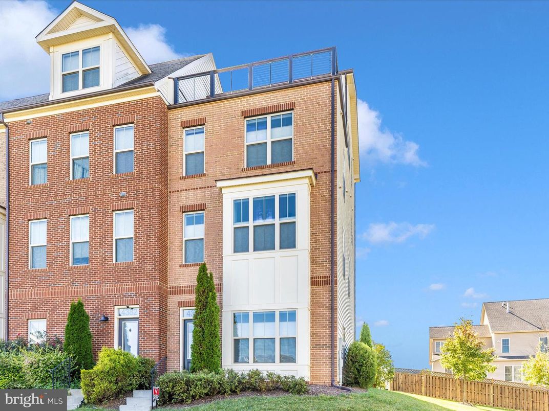 Exterior, Facade, Brick Facade, Rowhouse