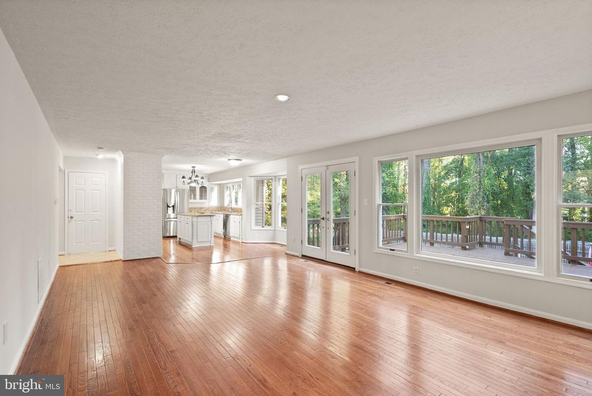 Empty room, Interior, Pendant Lights, Wood Texture Flooring
