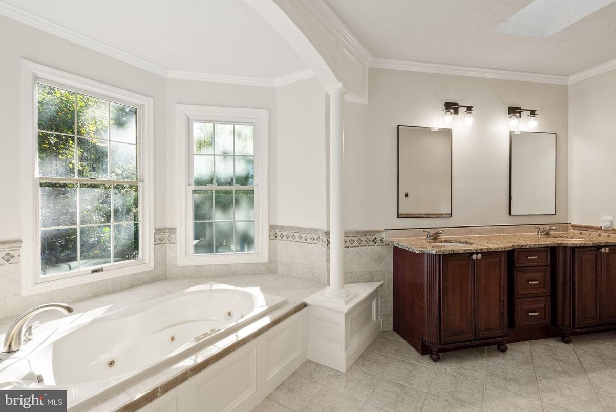 Bathroom, Dual Sink Vanities, Interior