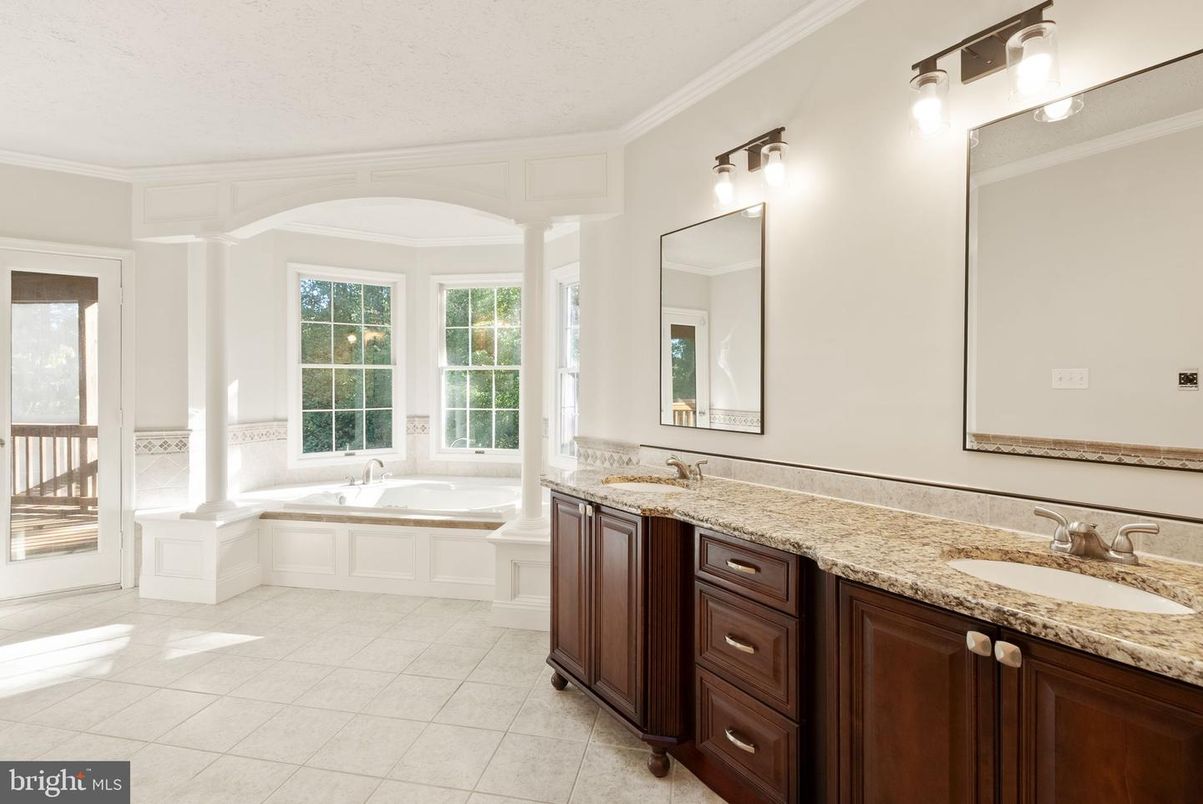 Bathroom, Dual Sink Vanities, Interior