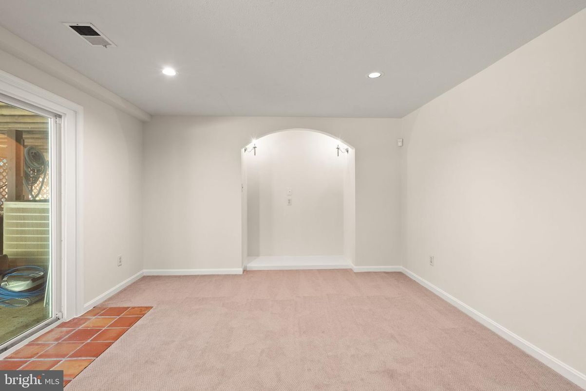 Empty room, Interior, Recessed Lighting