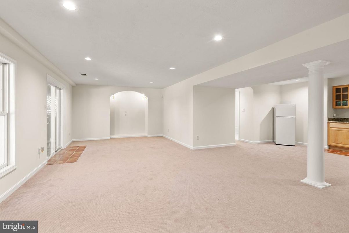 Empty room, Interior, Recessed Lighting