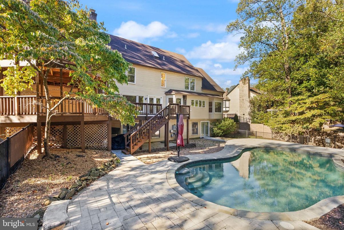 Exterior, Pool, Solar Panels