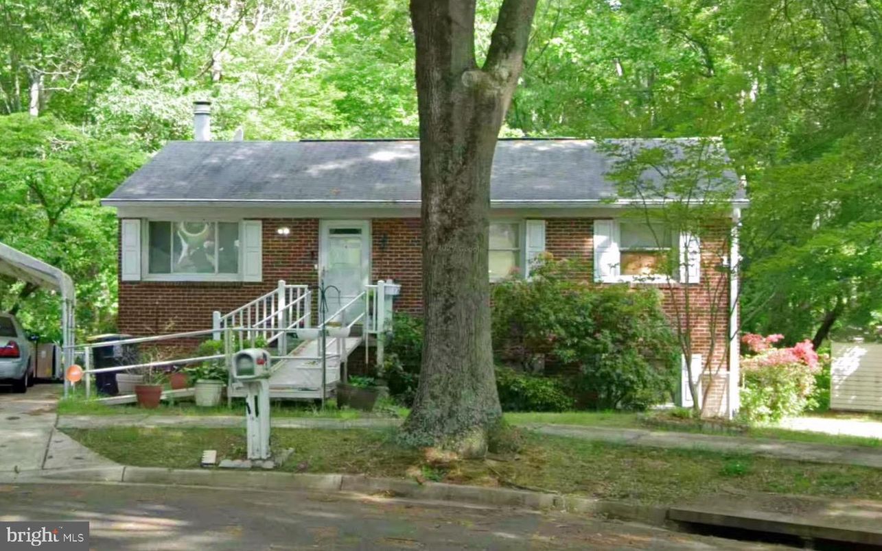 Exterior, Facade, Brick Facade, Cape Cod