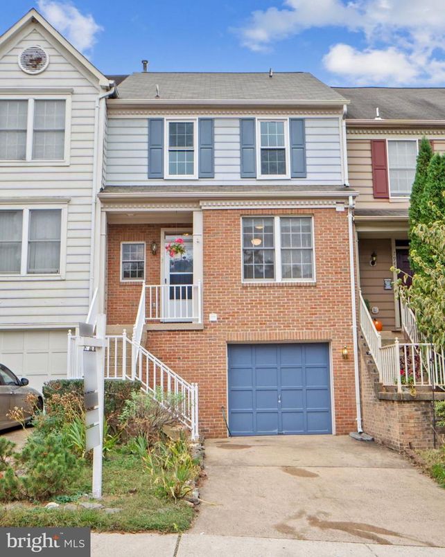 Attached, Exterior, Facade, Brick Facade, Rowhouse