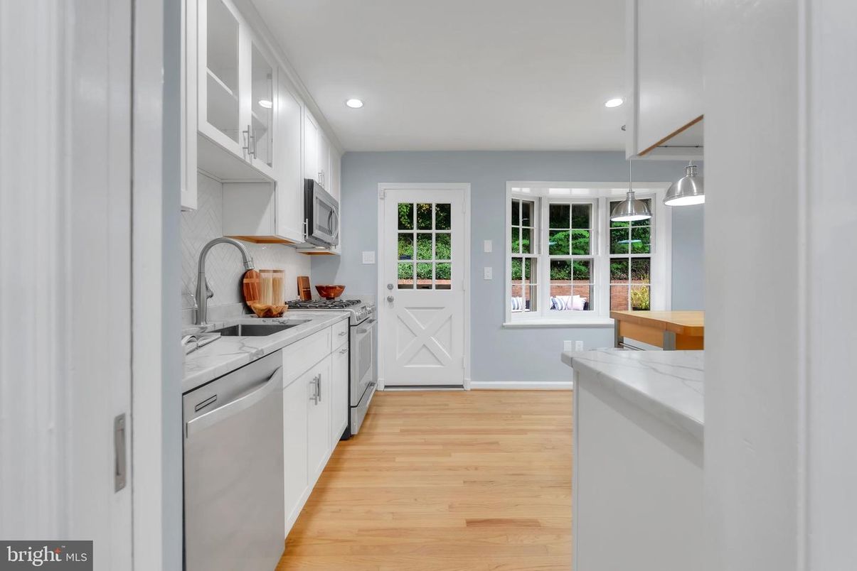 Interior, Kitchen, Pendant Lights, Recessed Lighting, Wood Texture Flooring