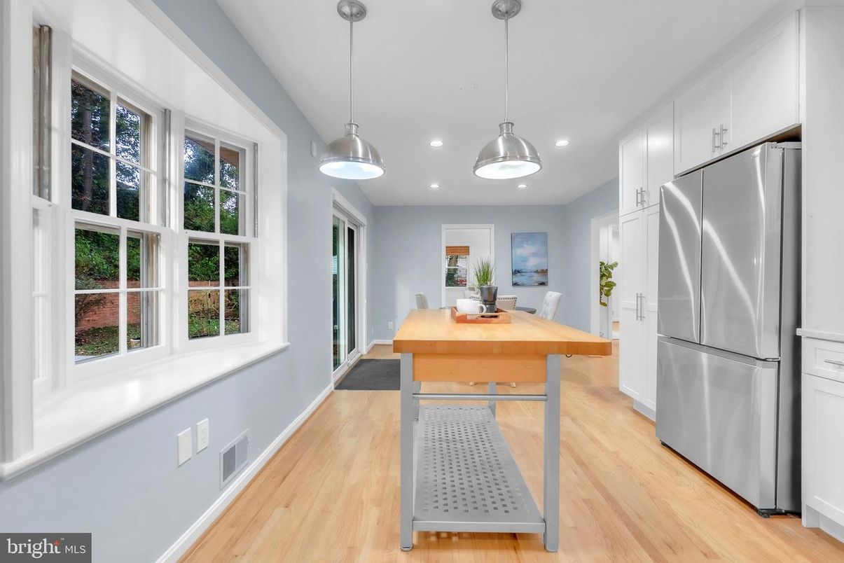 Dining room, Interior, Kitchen, Pendant Lights, Recessed Lighting, Wood Texture Flooring