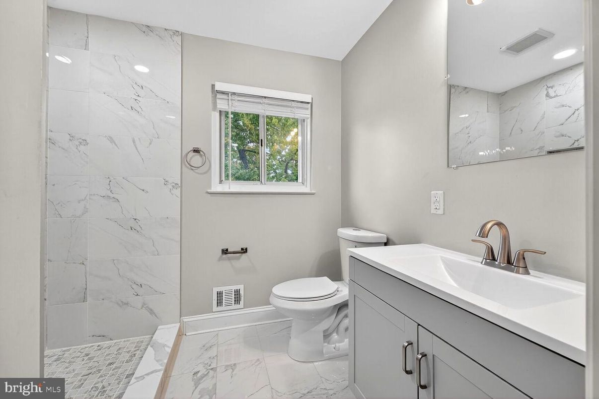 Bathroom, Interior, Marble, Marble Walls, Recessed Lighting