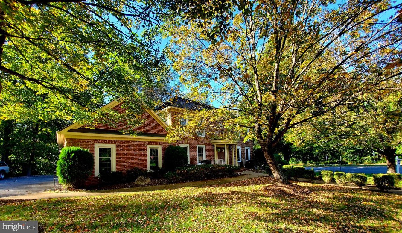 Exterior, Facade, Brick Facade, Georgian