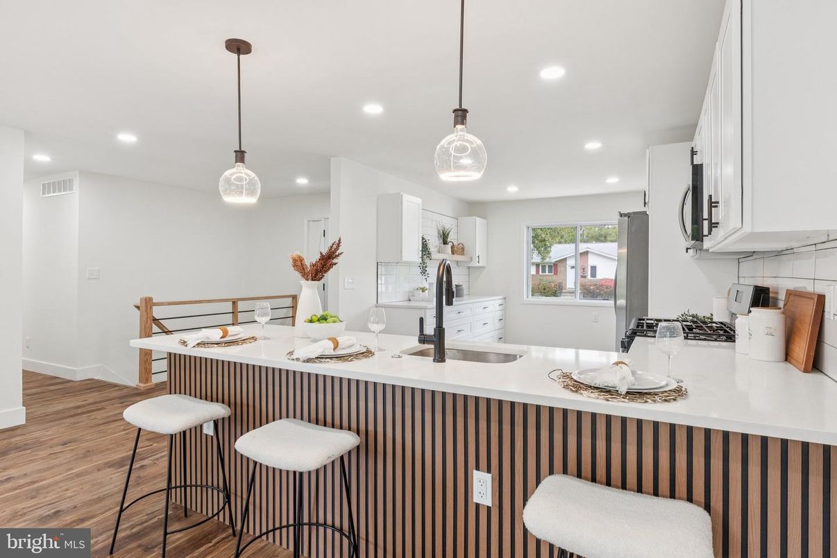 Interior, Kitchen, Pendant Lights, Recessed Lighting, Wood Texture Flooring