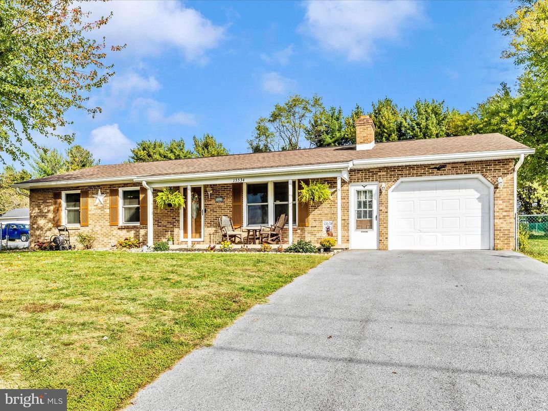 Attached, Exterior, Facade, Brick Facade, Ranch