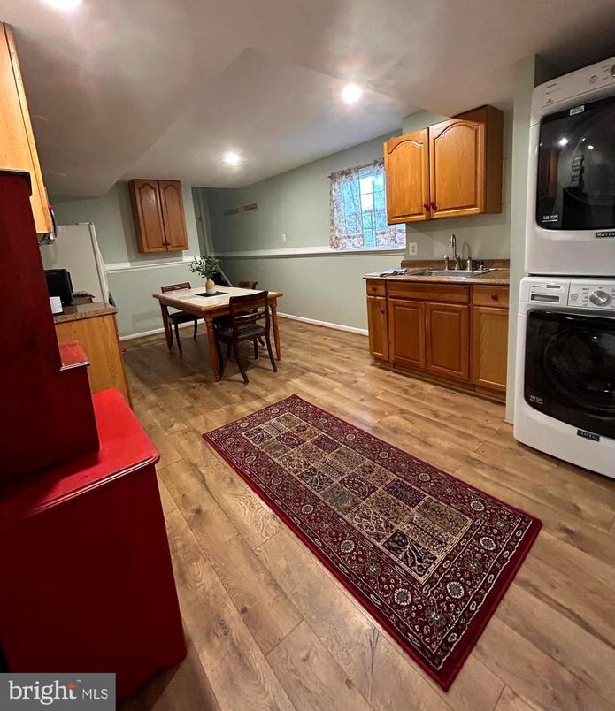 Dining room, Interior, Kitchen, Recessed Lighting, Wood Texture Flooring