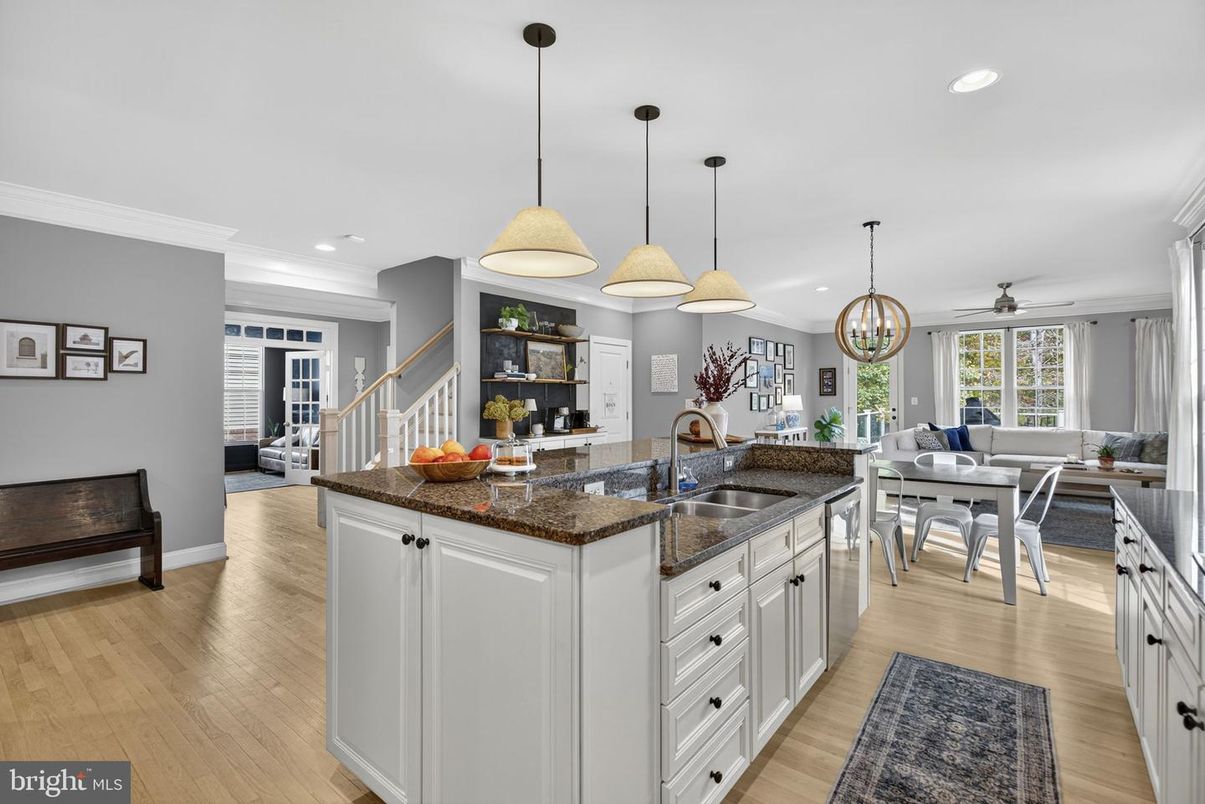 Dining room, Interior, Kitchen, Pendant Lights, Recessed Lighting, Wood Texture Flooring