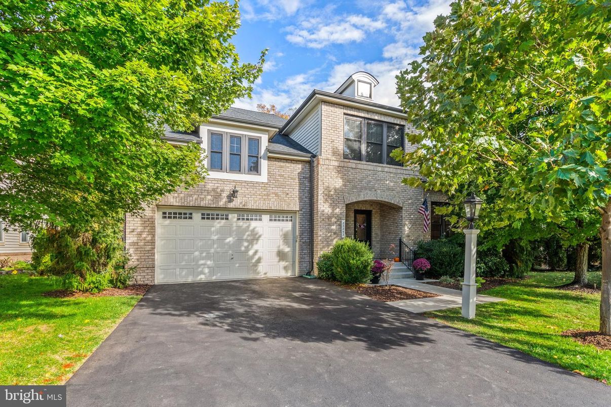 Attached, Exterior, Facade, Brick Facade, Brick Traditional