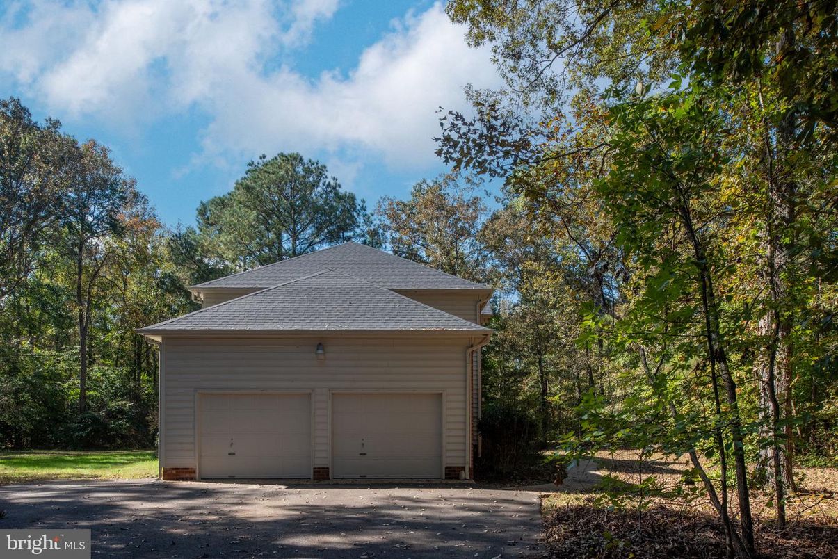 Detached Garage, Exterior