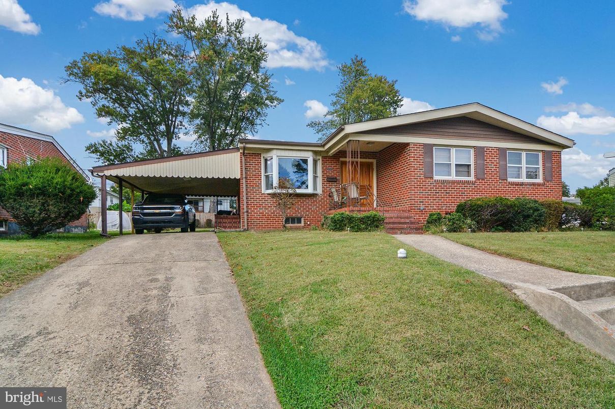 Exterior, Facade, Brick Facade, Split Level