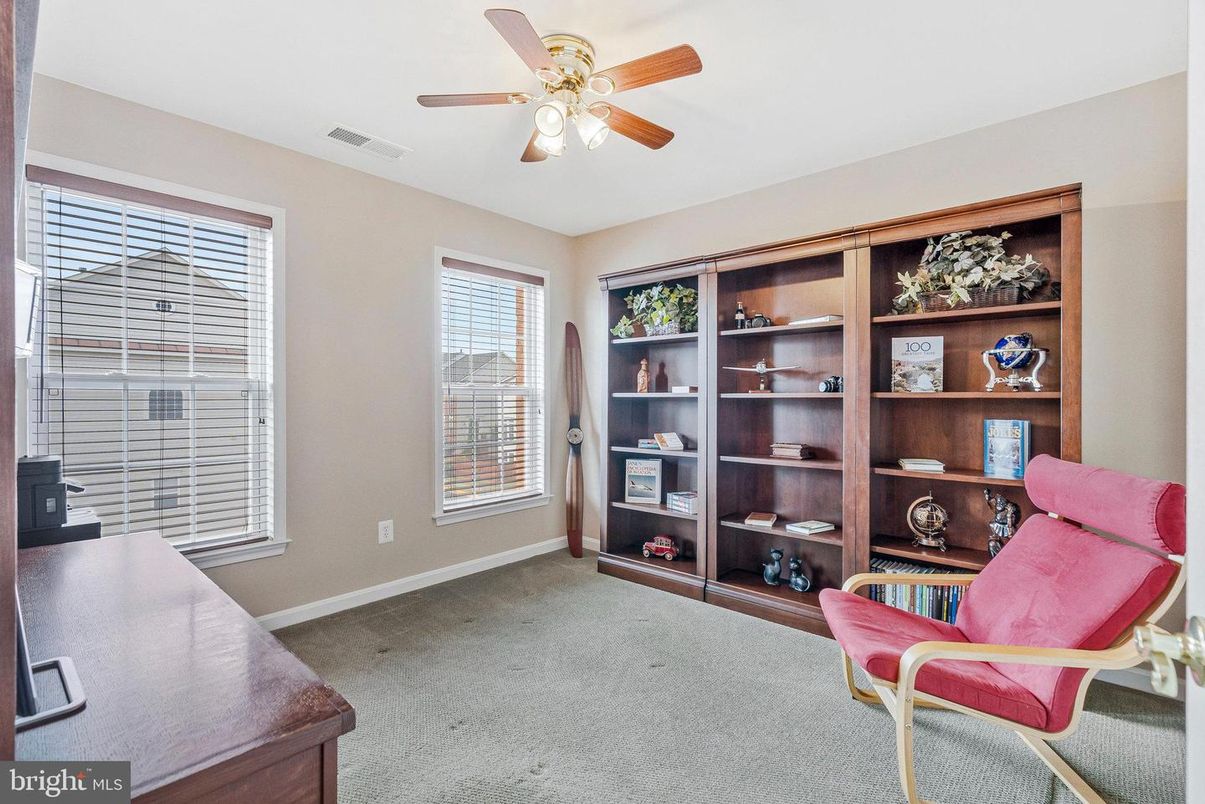 Home Office, Interior