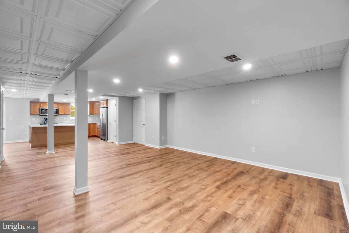 Empty room, Interior, Kitchen, Recessed Lighting, Wood Texture Flooring