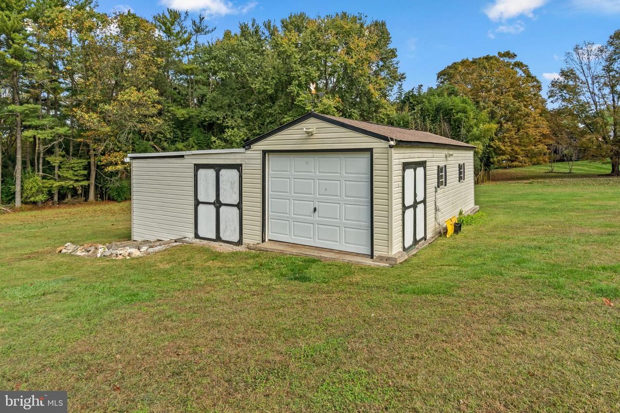 Backyard, Detached Garage, Exterior