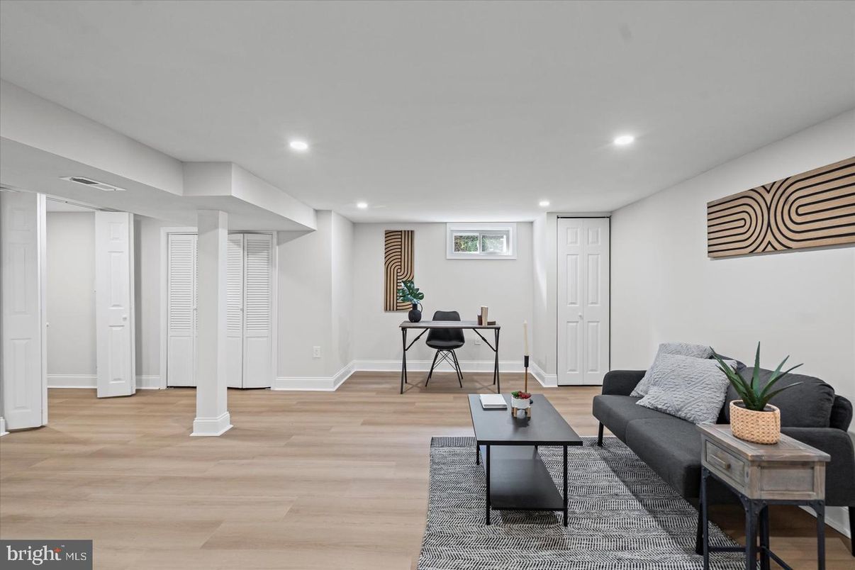 Home Office, Interior, Recessed Lighting, Wood Texture Flooring