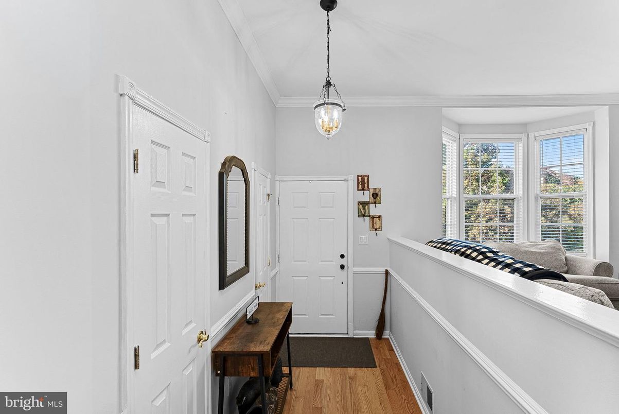 Interior, Pendant Lights, Wood Texture Flooring