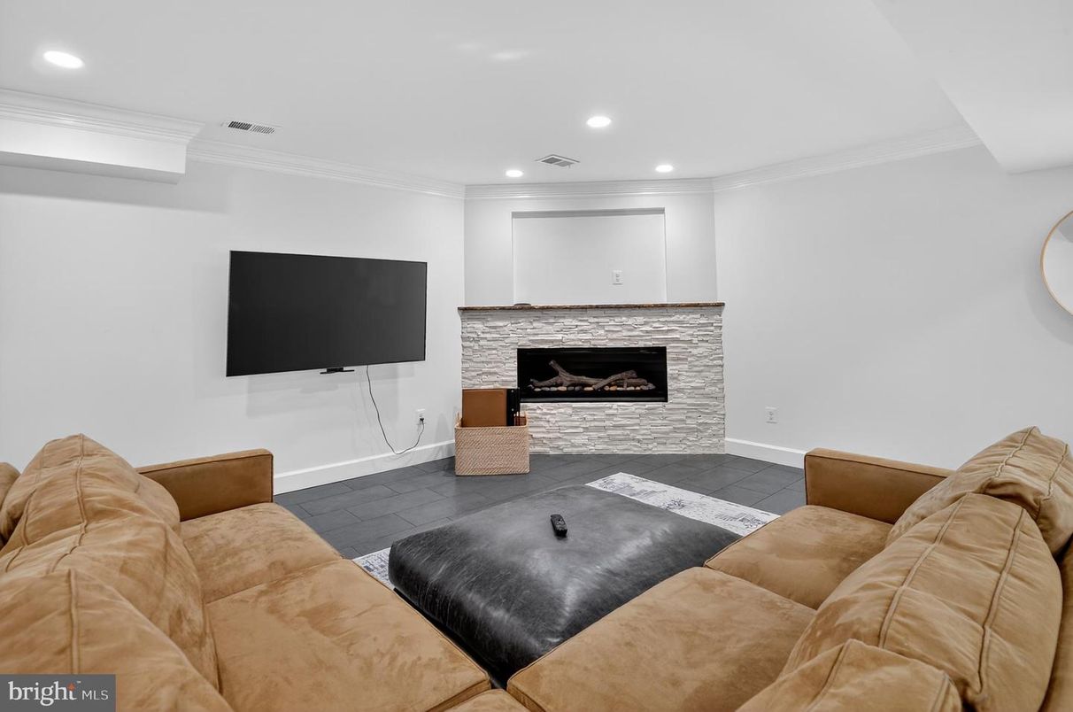 Fireplace, Interior, Living room, Recessed Lighting