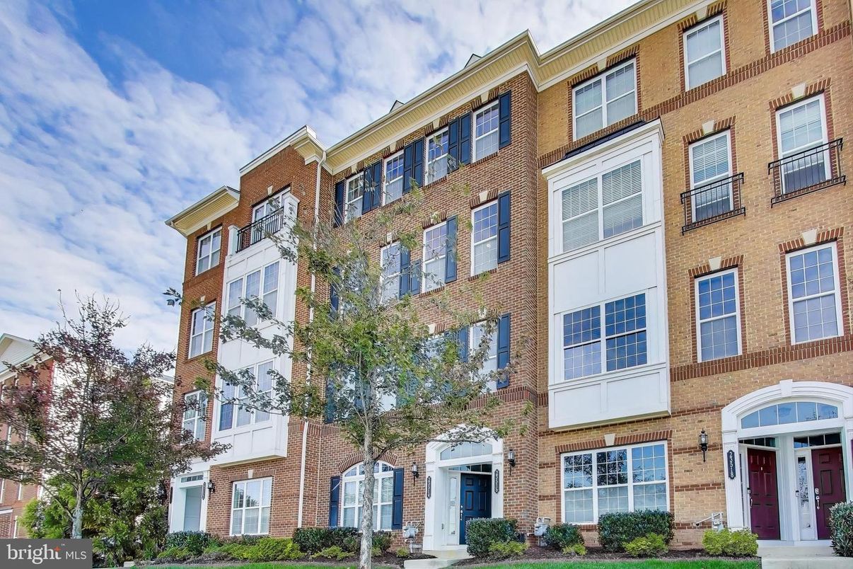 Exterior, Facade, Brick Facade, Rowhouse