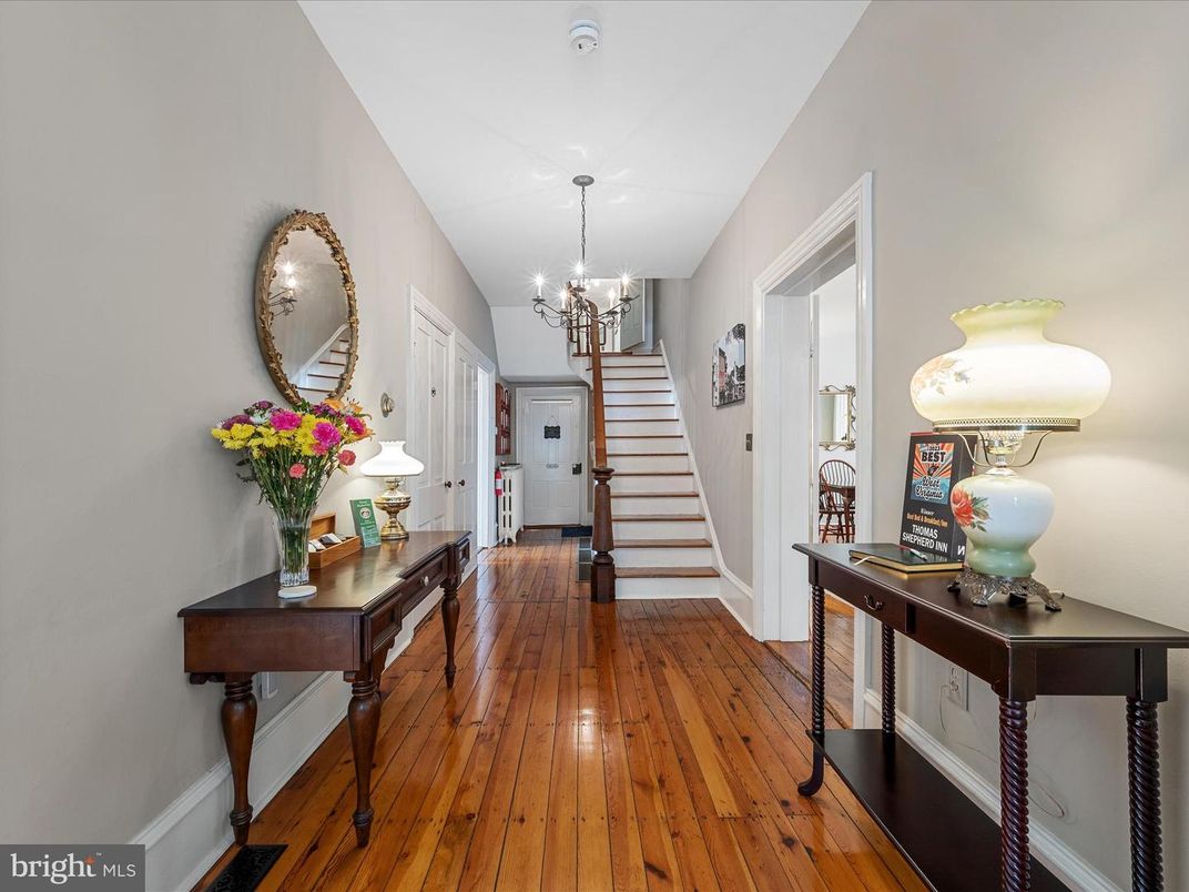 Chandelier, Interior, Wood Texture Flooring