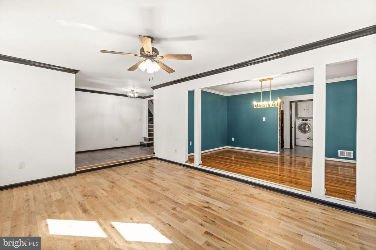 Empty room, Interior, Pendant Lights, Washer, Wood Texture Flooring